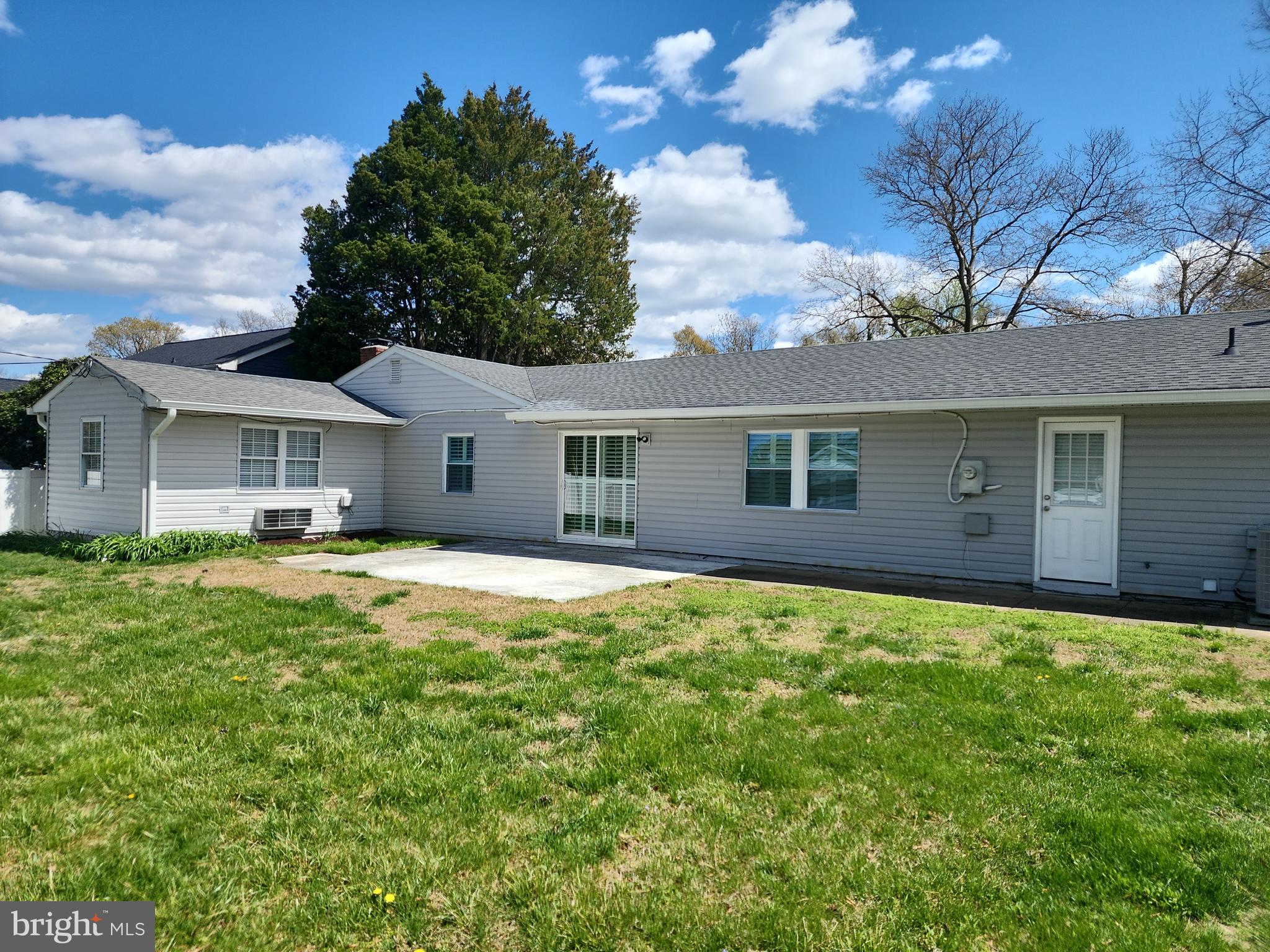 WHITE HALL - Residential