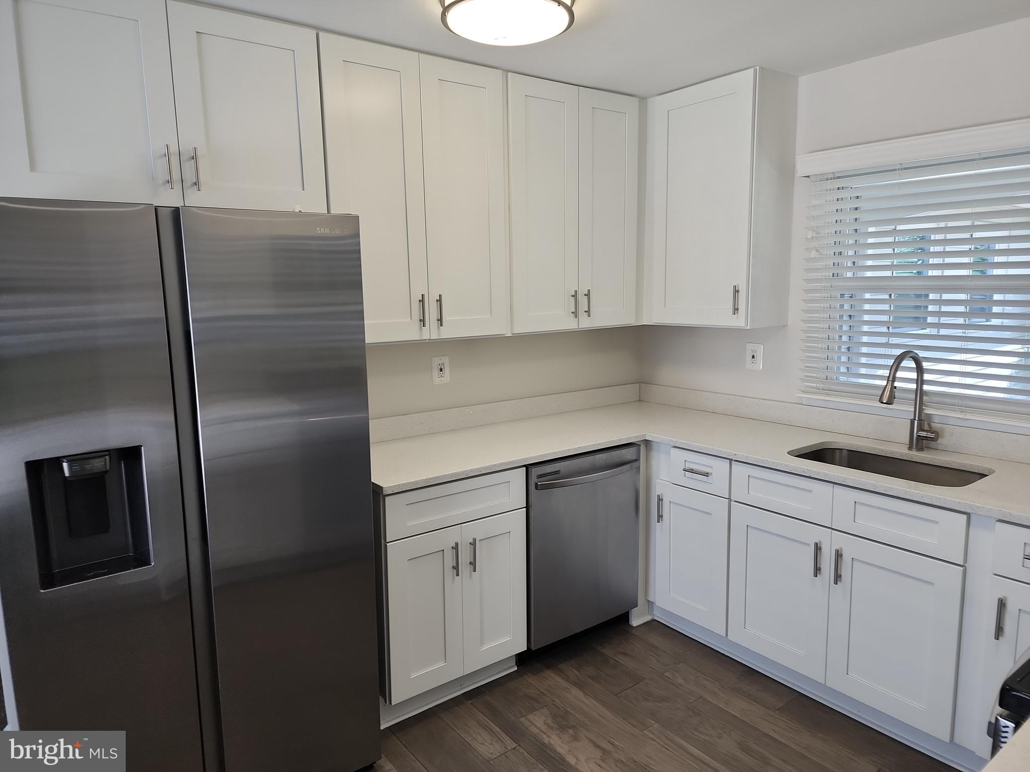 WHITE HALL - Residential