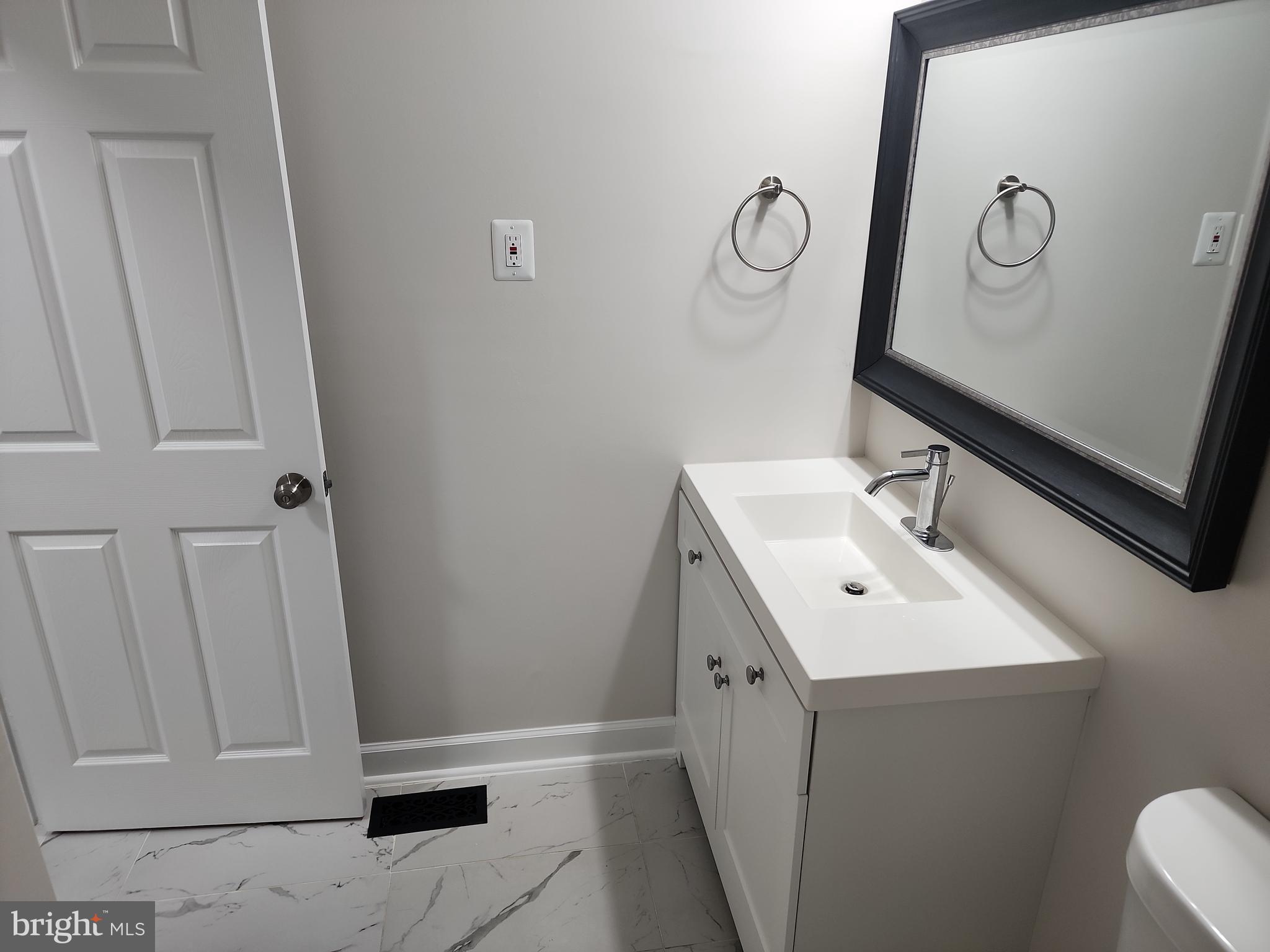 WHITE HALL - Residential