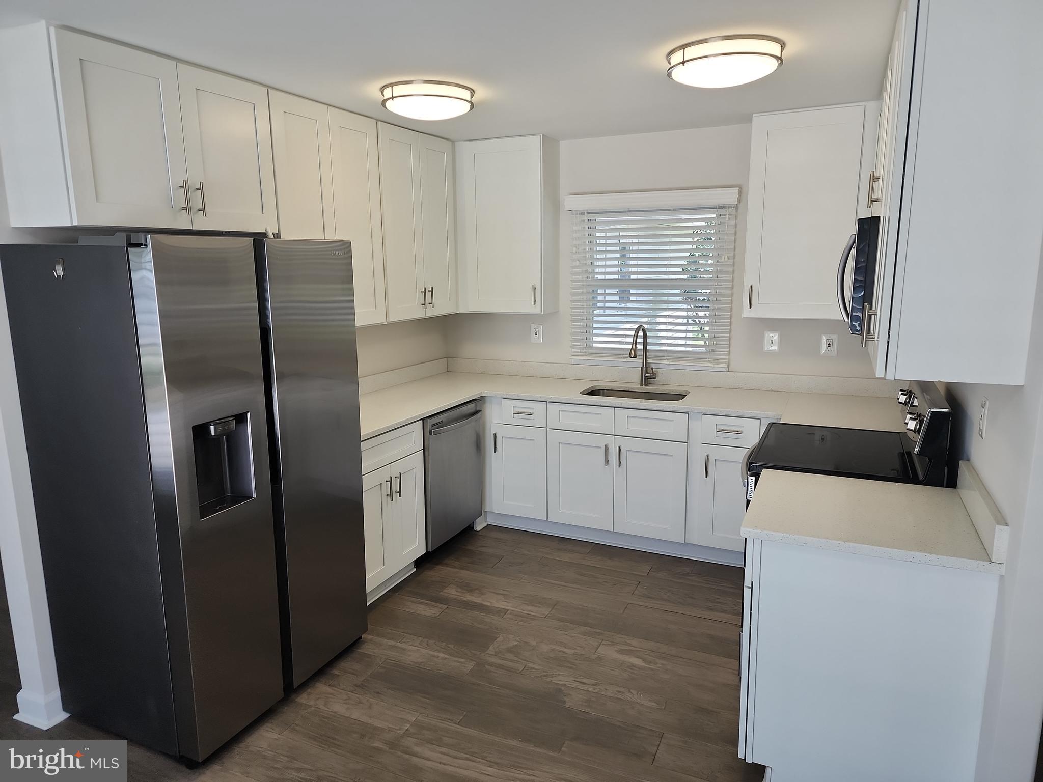 WHITE HALL - Residential