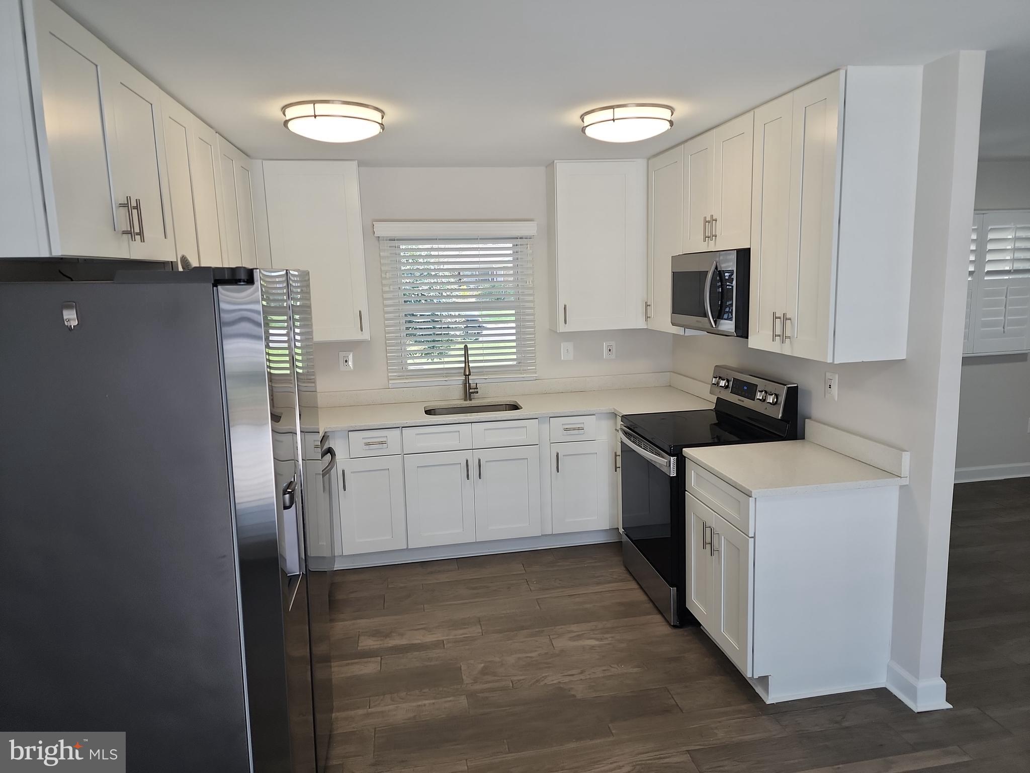 WHITE HALL - Residential