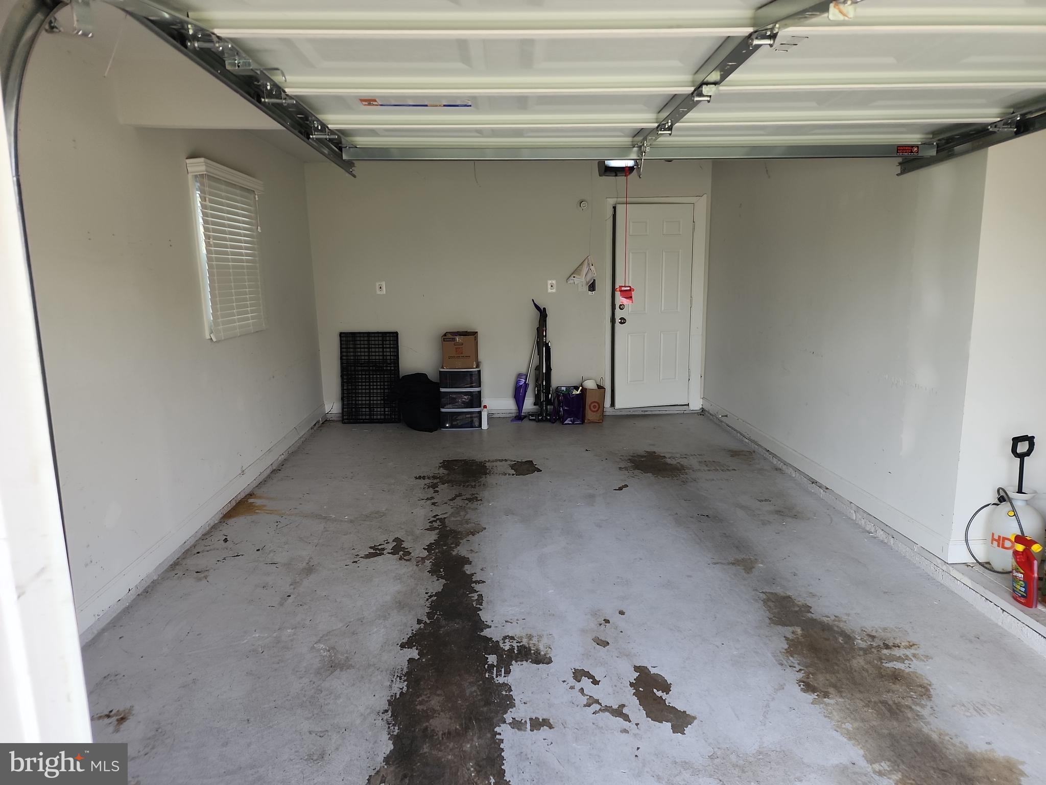 WHITE HALL - Residential