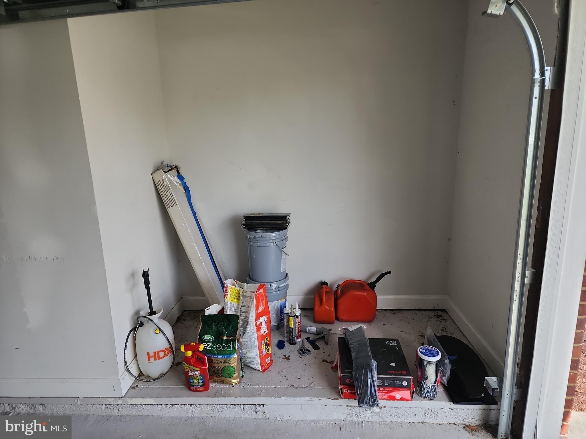 WHITE HALL - Residential