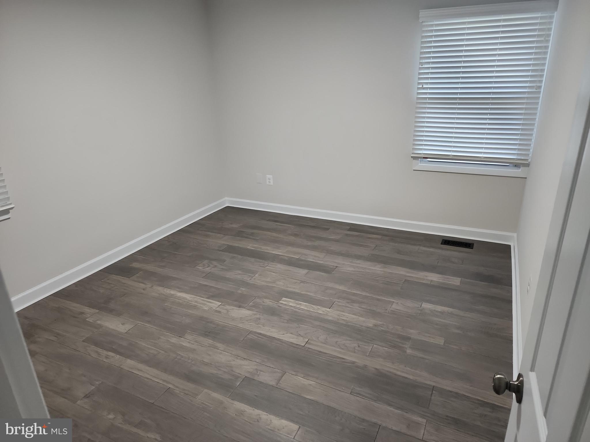 WHITE HALL - Residential