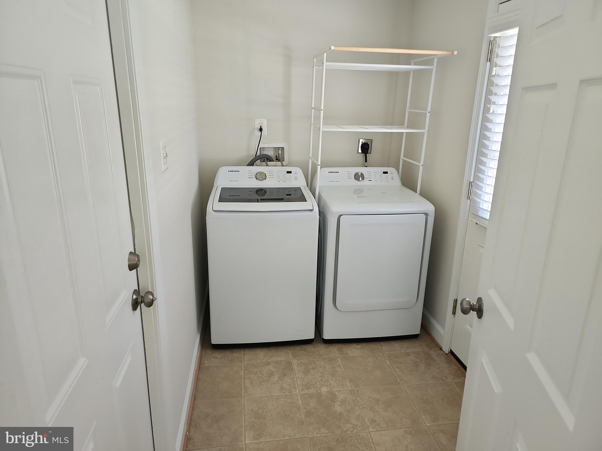 WHITE HALL - Residential