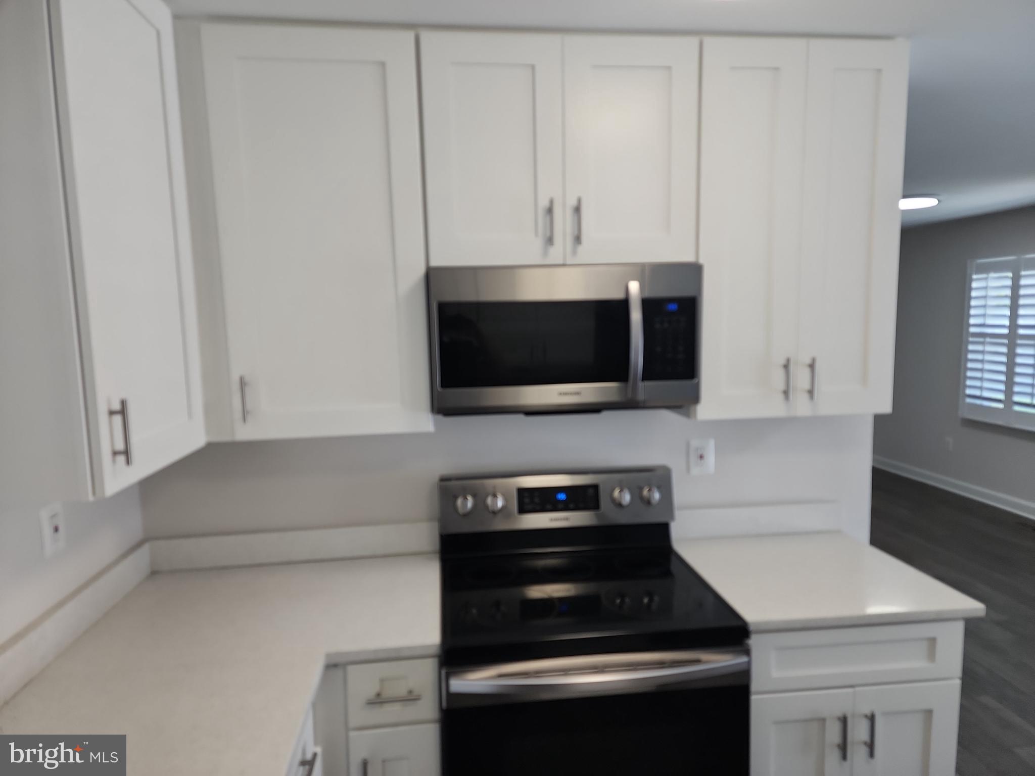 WHITE HALL - Residential