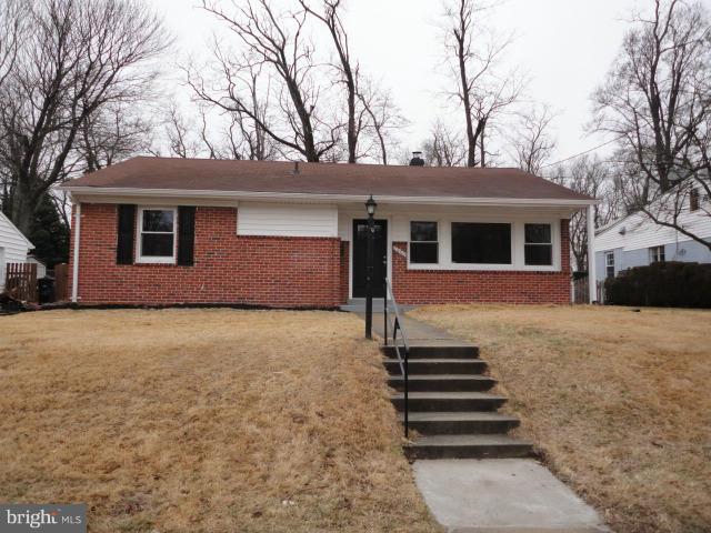 Must have 575 + credit score, income 4785 per month. SECTION 8 ACCEPTED. NO CATS. 2 YEARS LEASES ONLY. Beautifully renovated detached home featuring 3 bedroom, 1 bath, updated kitchen, new flooring and fixtures, freshly paint, new carpet, deck, large fenced yard and more.