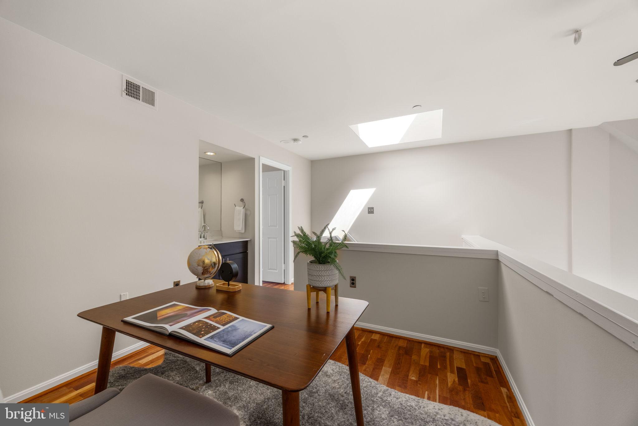 1301 N COURTHOUSE ROAD 1804