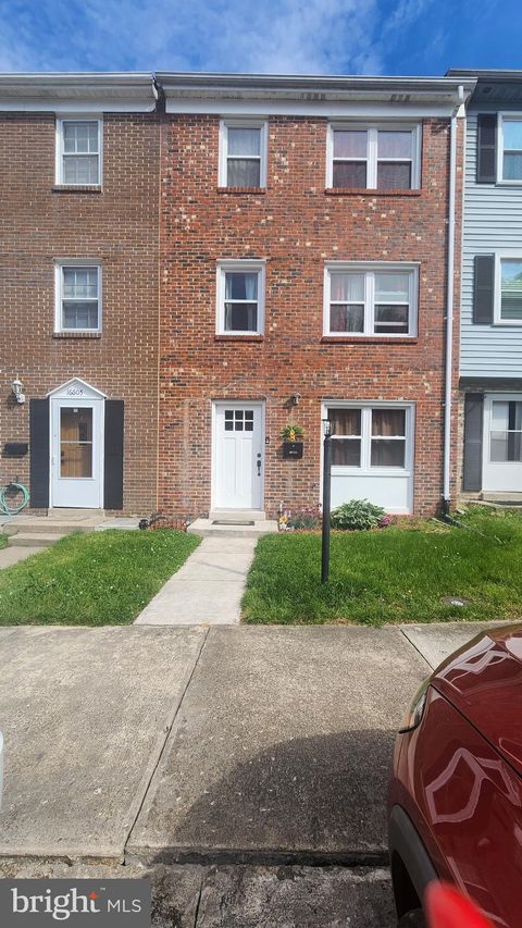 Photo of 16607 Sutton Place, WOODBRIDGE, VA 22191 (MLS # VAPW2120552)