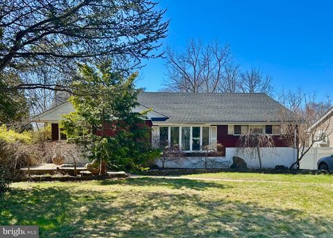 Homes For Sale - 35 Fairway Drive<br/> YARDLEY, PA 19067