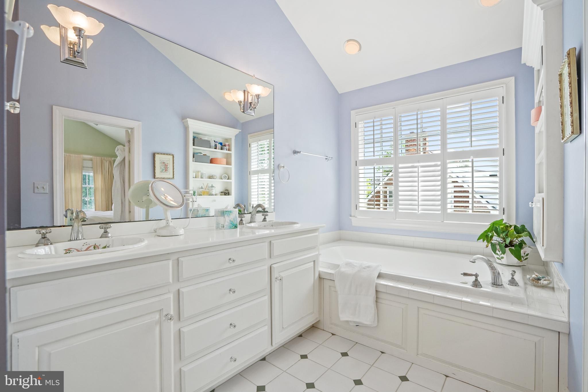 COLONIAL PARK - Residential