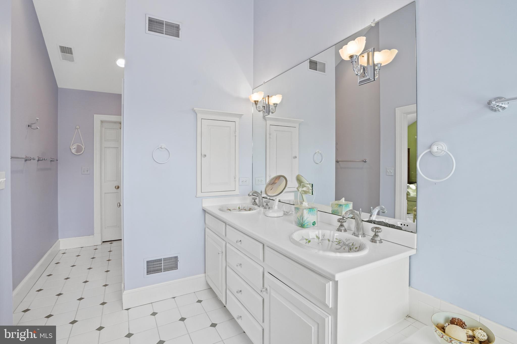 COLONIAL PARK - Residential