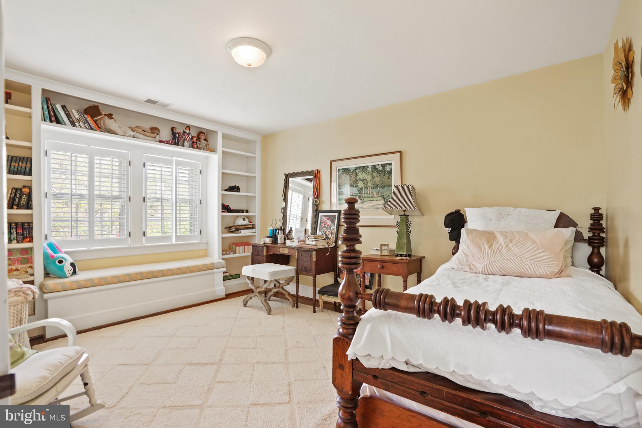 COLONIAL PARK - Residential