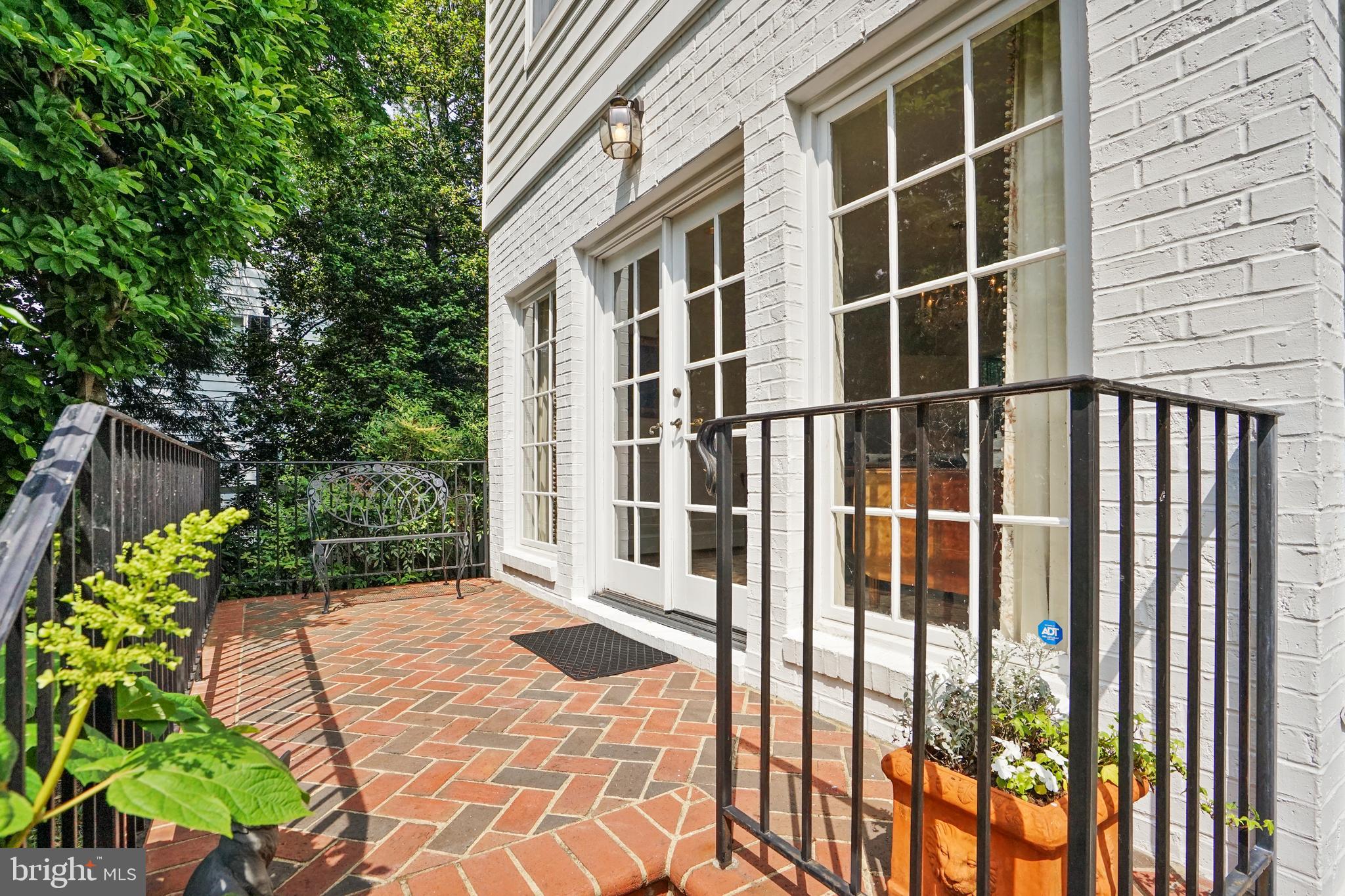 COLONIAL PARK - Residential