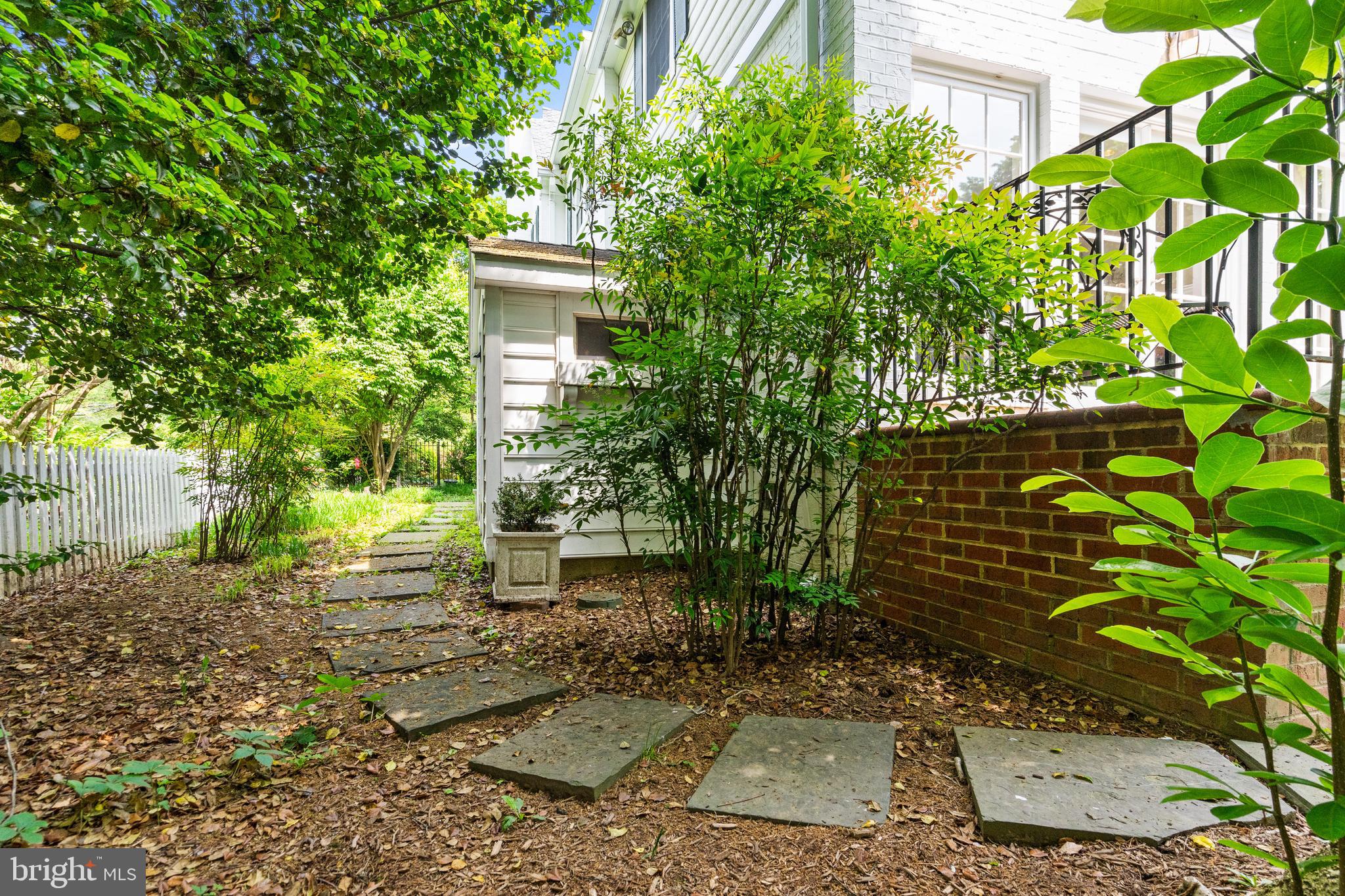 COLONIAL PARK - Residential