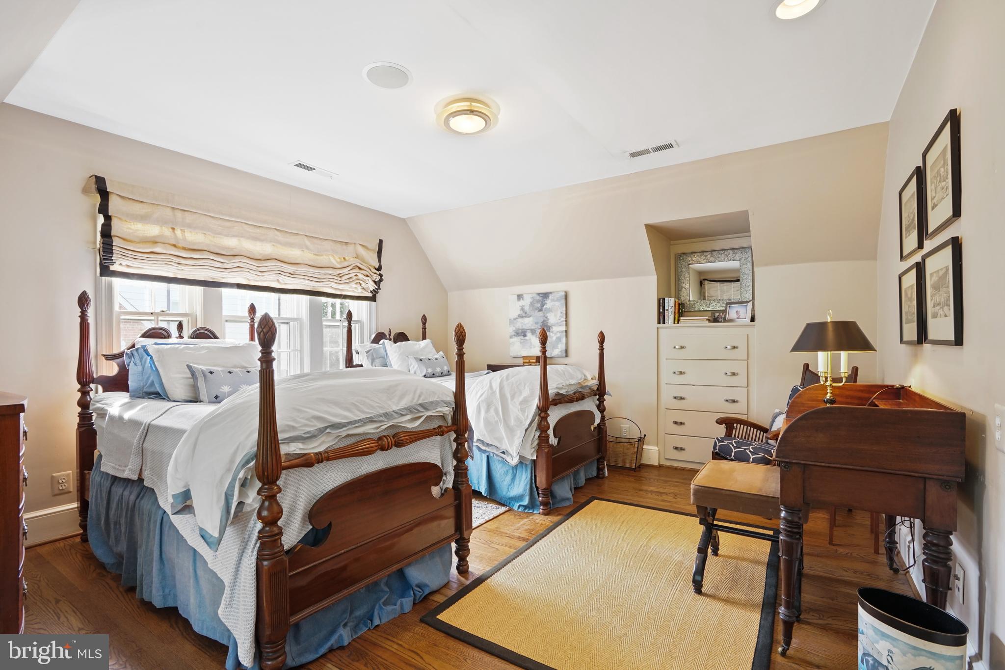 COLONIAL PARK - Residential