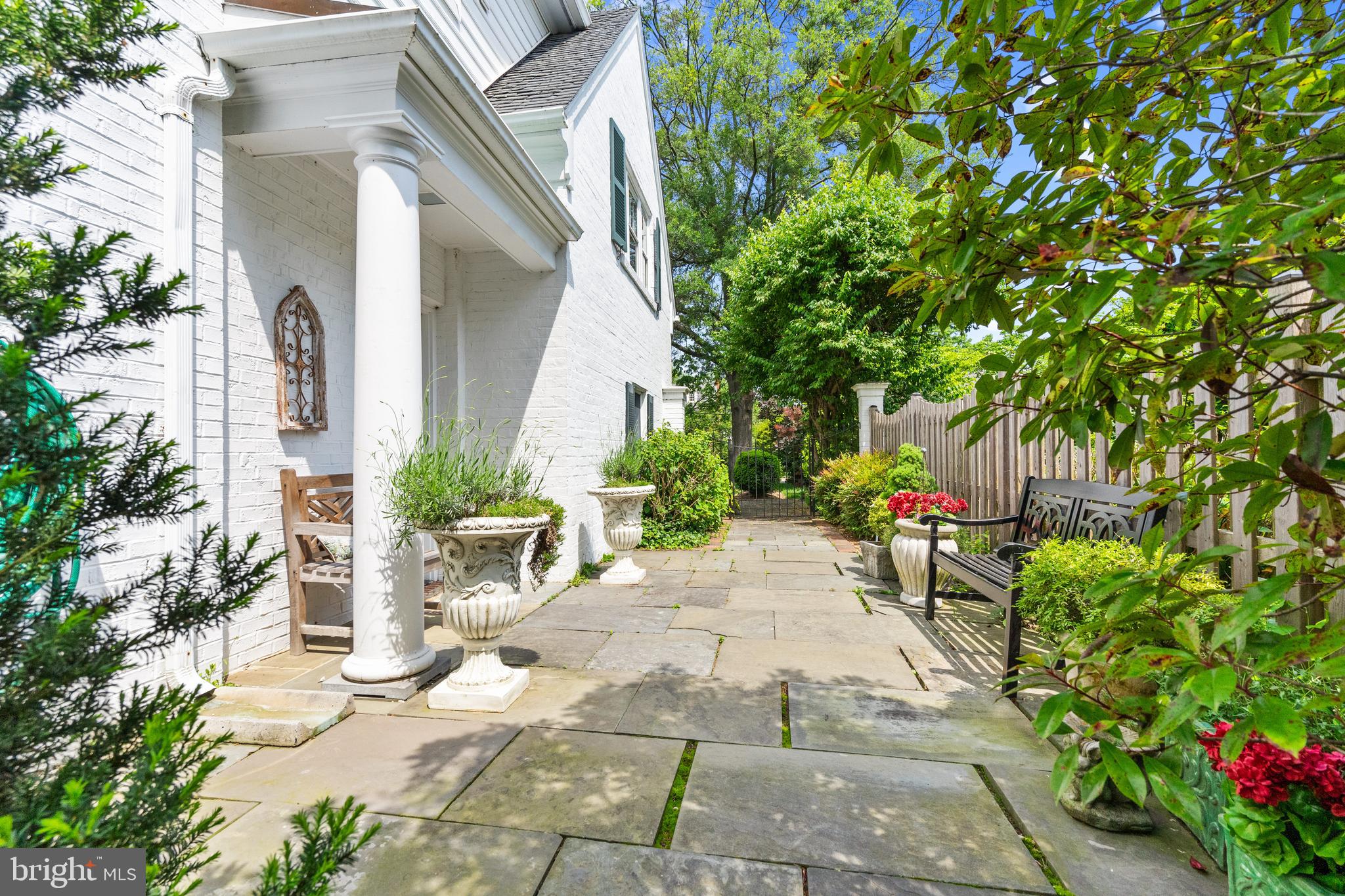 COLONIAL PARK - Residential