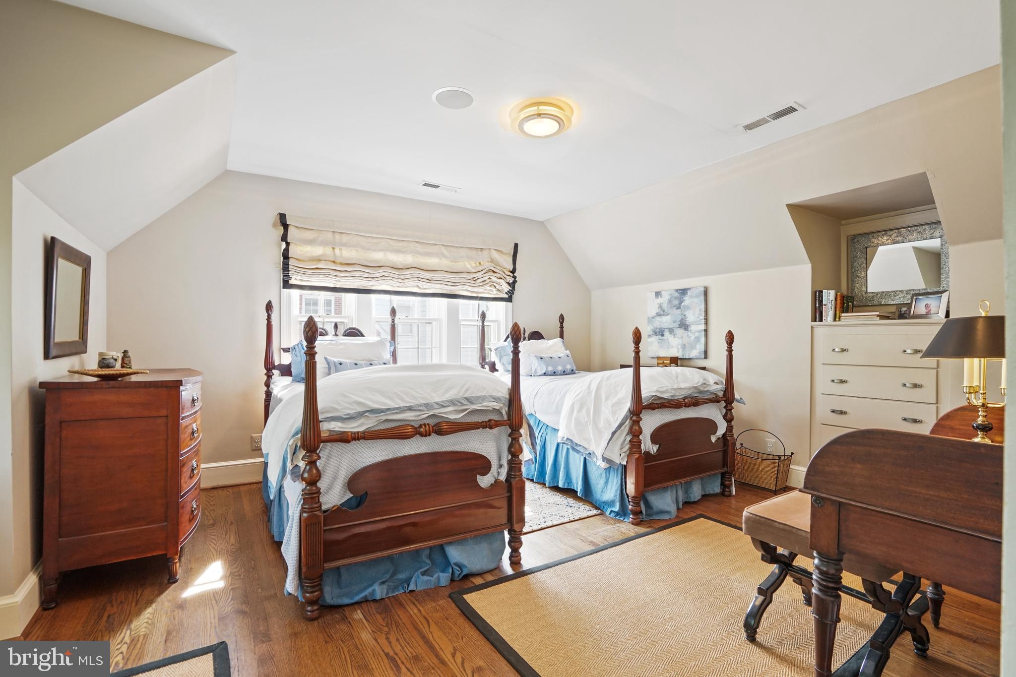 COLONIAL PARK - Residential