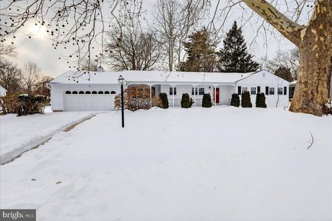 Photo of 6 Royal Oak Rd, LAWRENCE, NJ 08648 (MLS # NJME2072072)