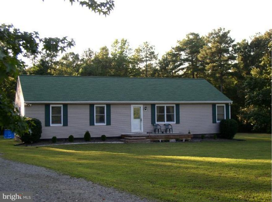 good ol country living will be yours as the owner of this 3br, 2 bath rambler set on a beautiful level 1.61 acre lot near lake anna. Features include built in bookcases in the living rm, formal dining area, den that could be used as a 4th bedroom, large back deck for BBQ'S, shed w/ electricity prefect for the handyman or gardener,BACK ON MARKET CONTRACT FELL THRU. LISTED AT BANK APPROVED PRICE.