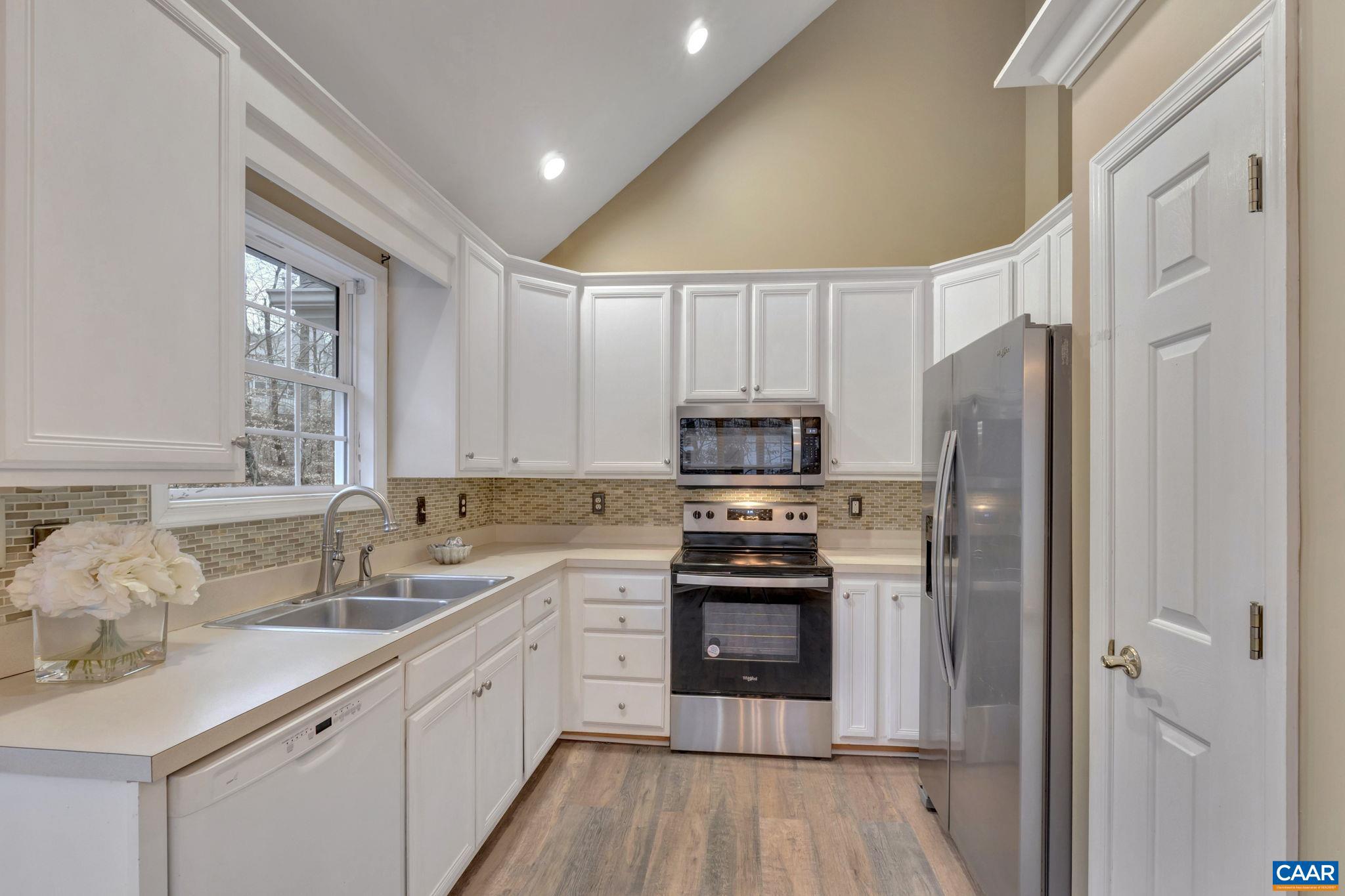 LAKE MONTICELLO - Residential