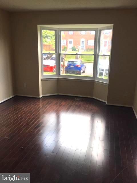 SEVEN COURTS - Residential Lease