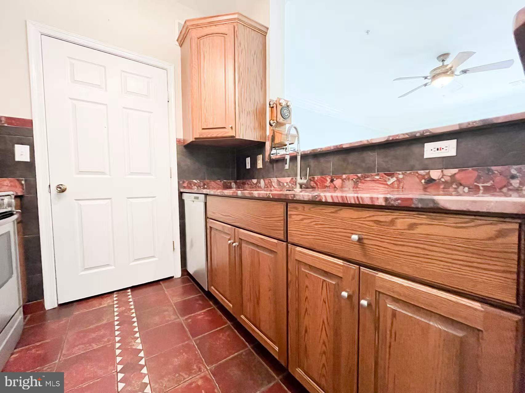 GATES OF MCLEAN - Residential Lease