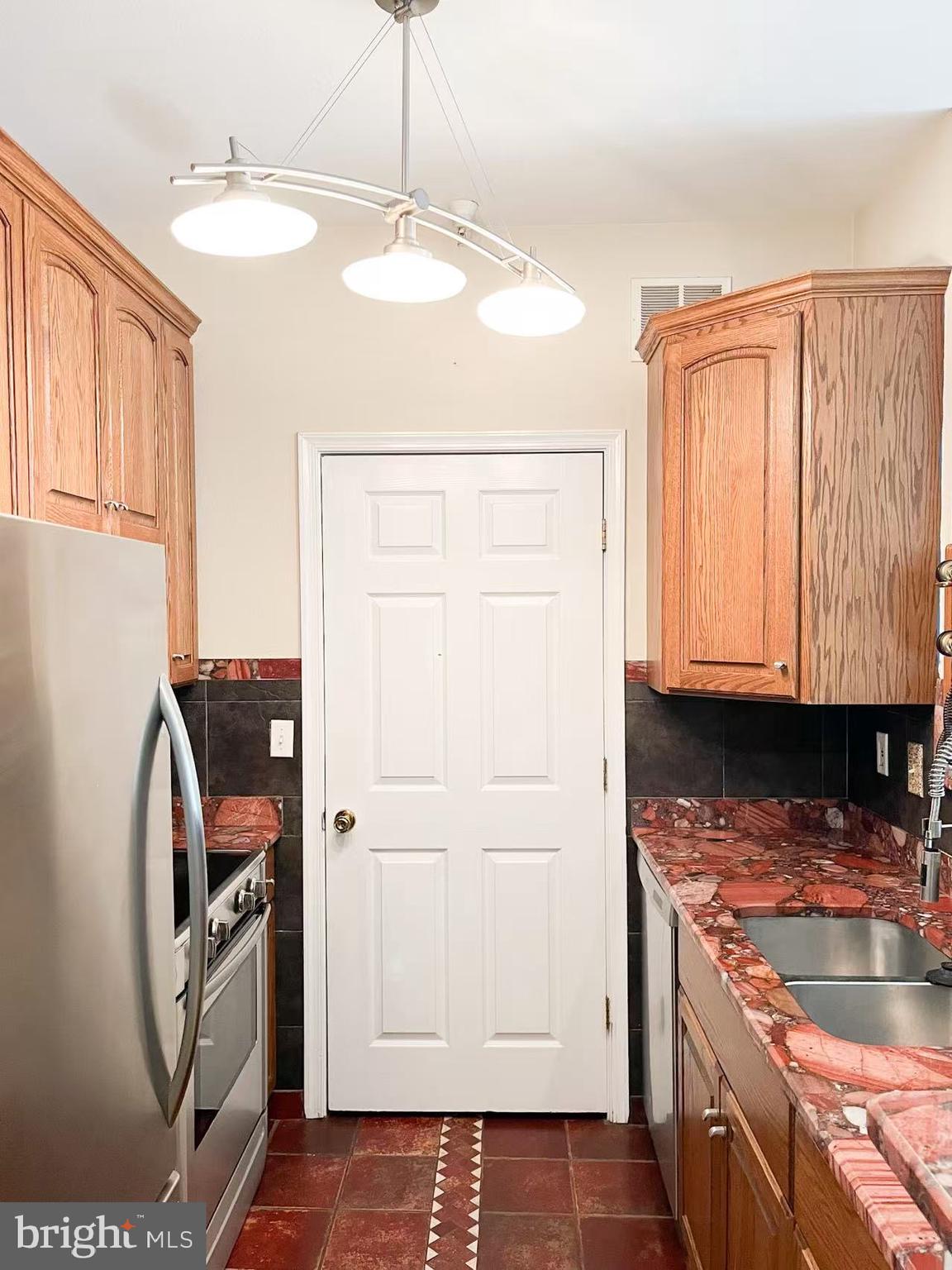 GATES OF MCLEAN - Residential Lease