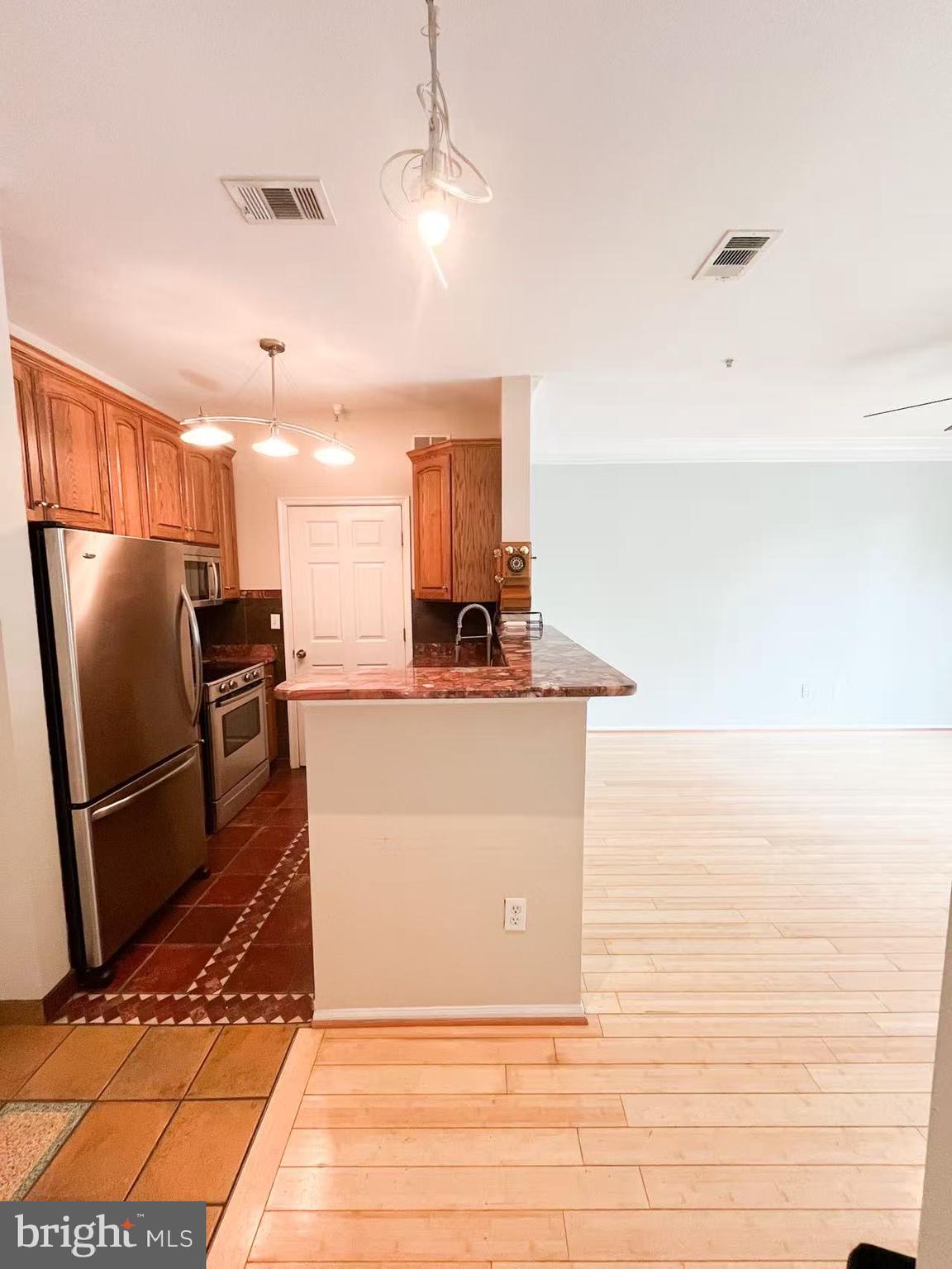 GATES OF MCLEAN - Residential Lease