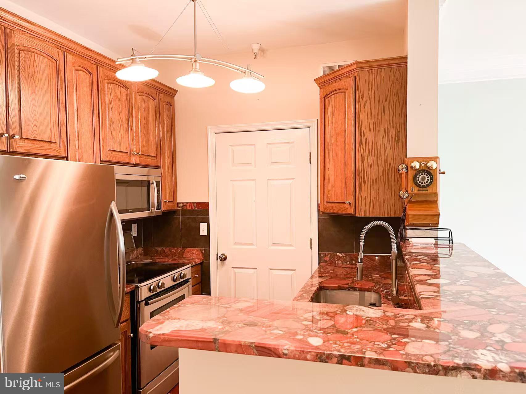 GATES OF MCLEAN - Residential Lease