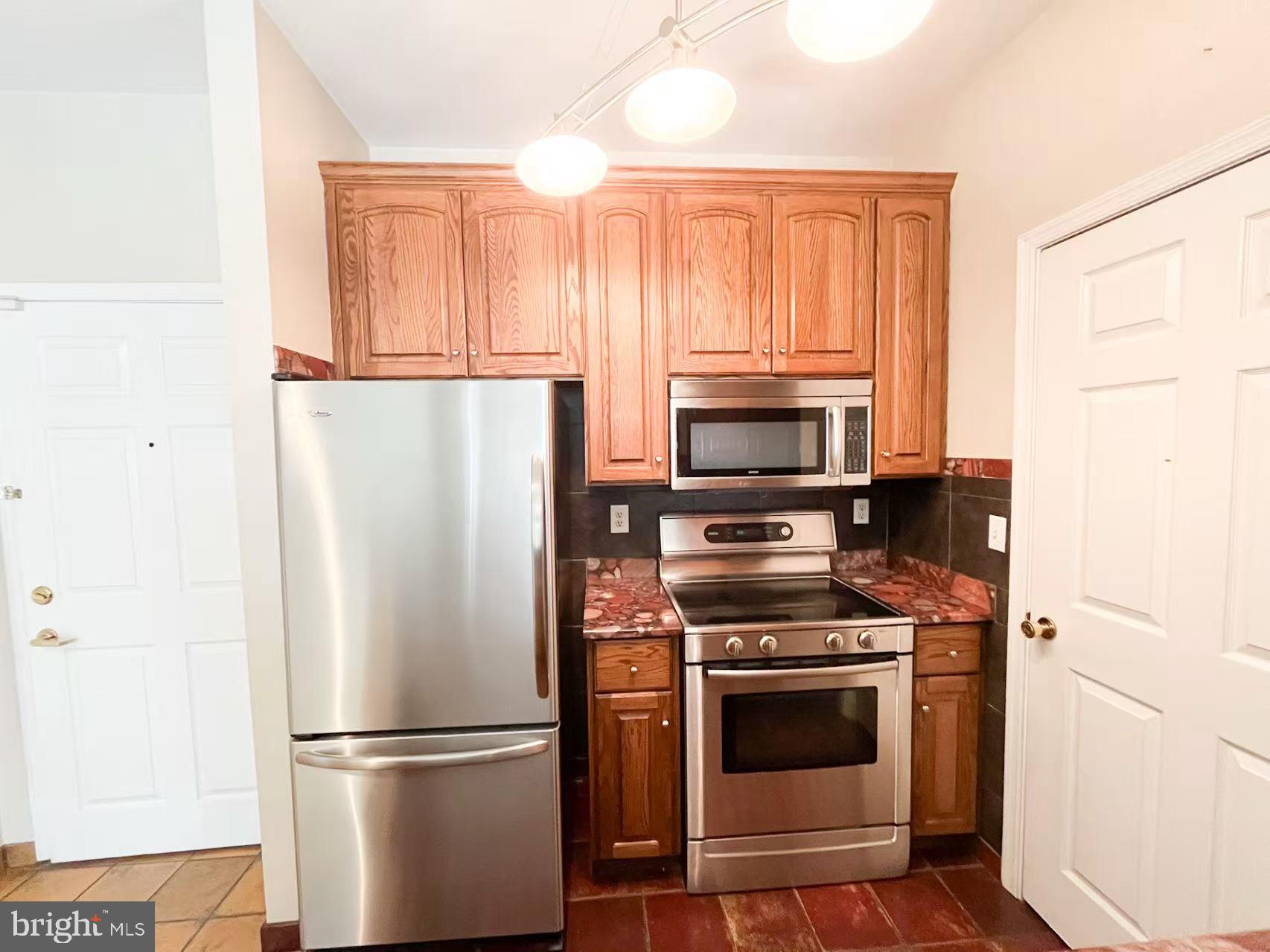 GATES OF MCLEAN - Residential Lease