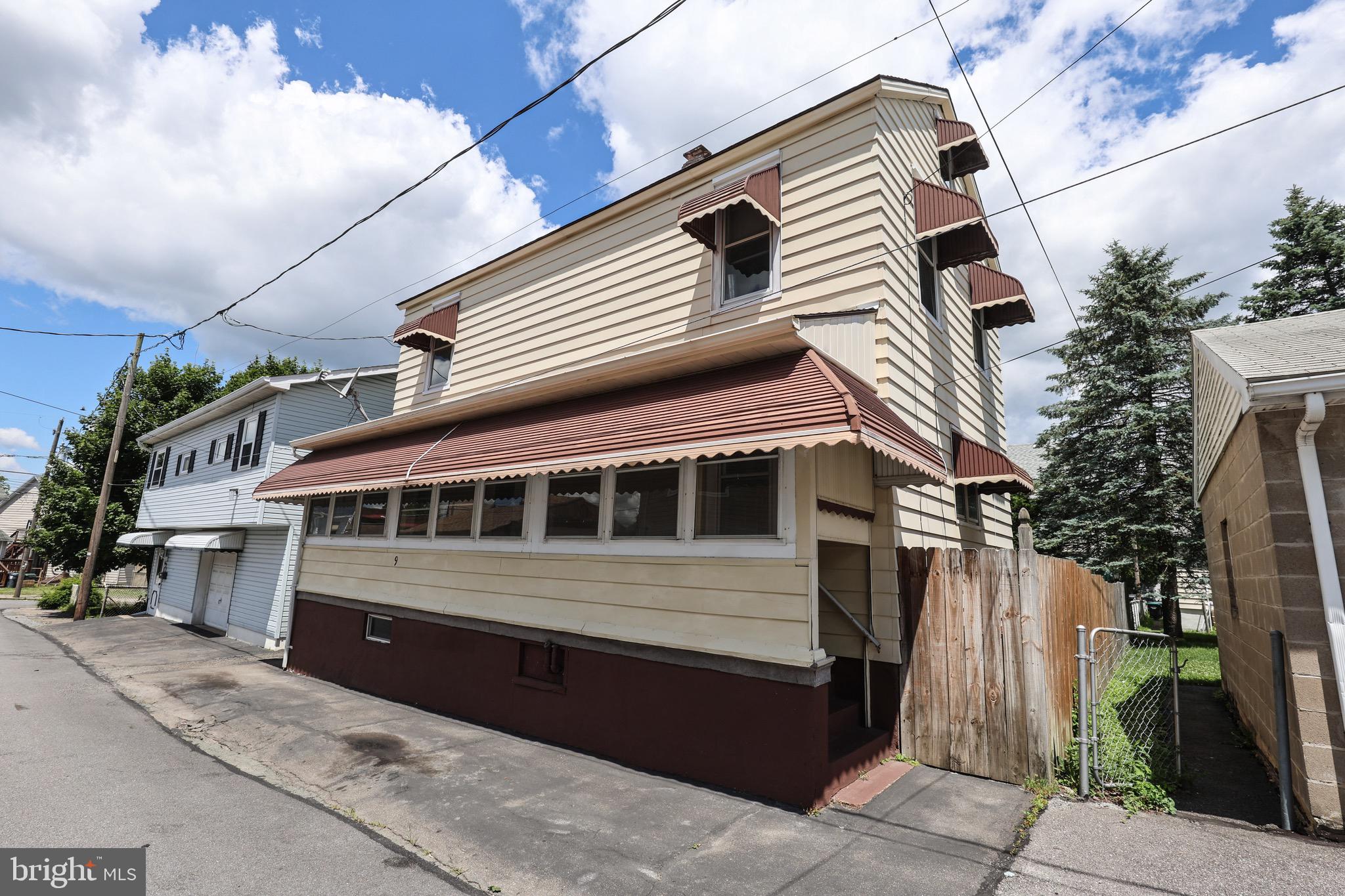 9 HEMLOCK STREET