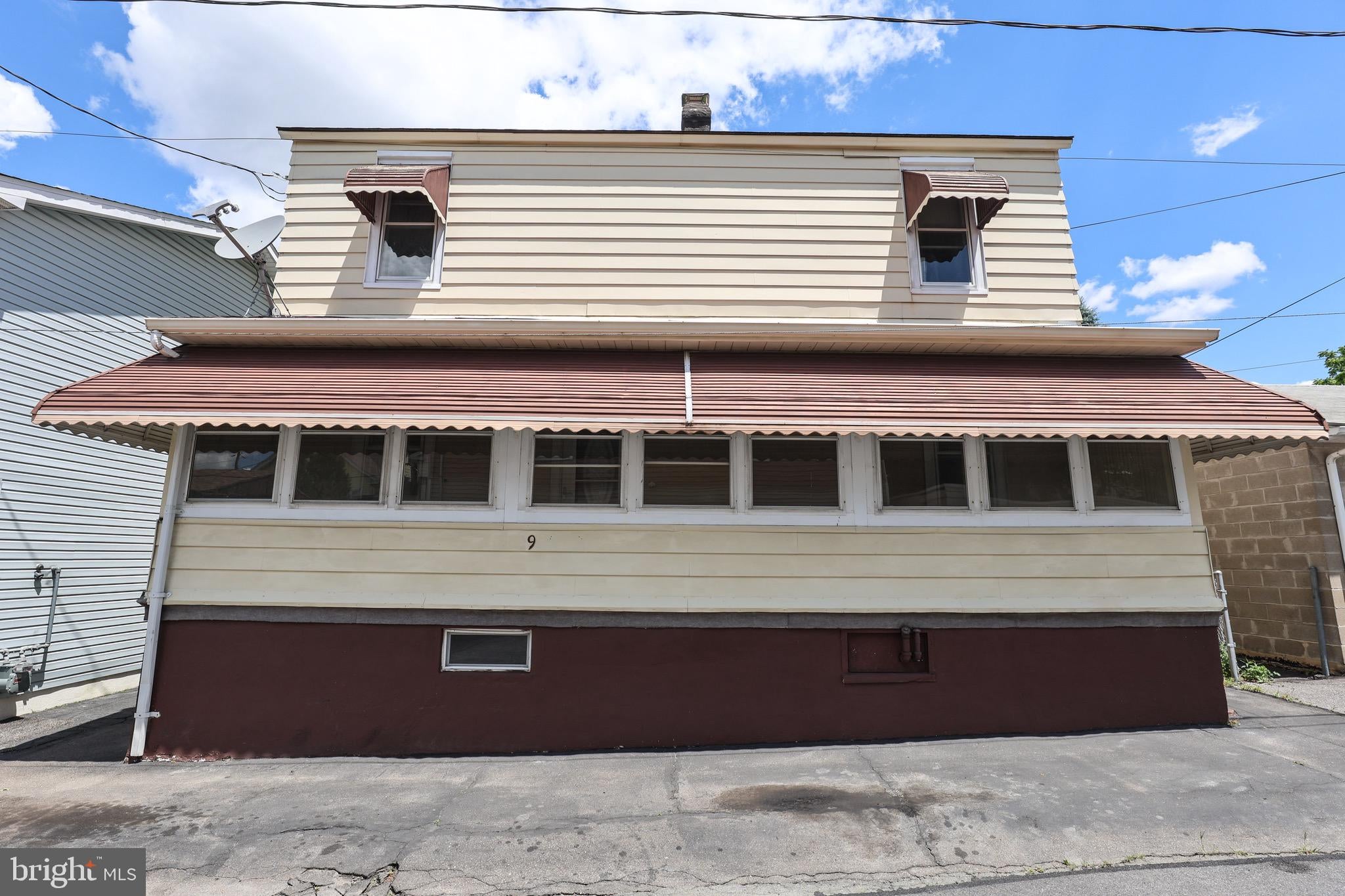 9 HEMLOCK STREET