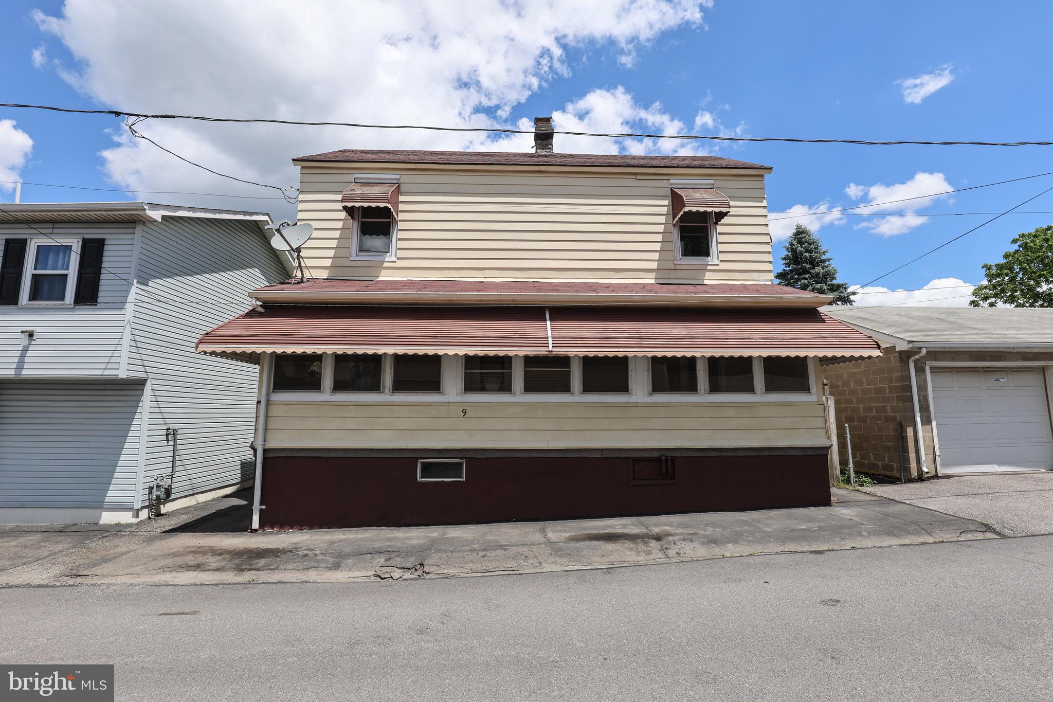 9 HEMLOCK STREET