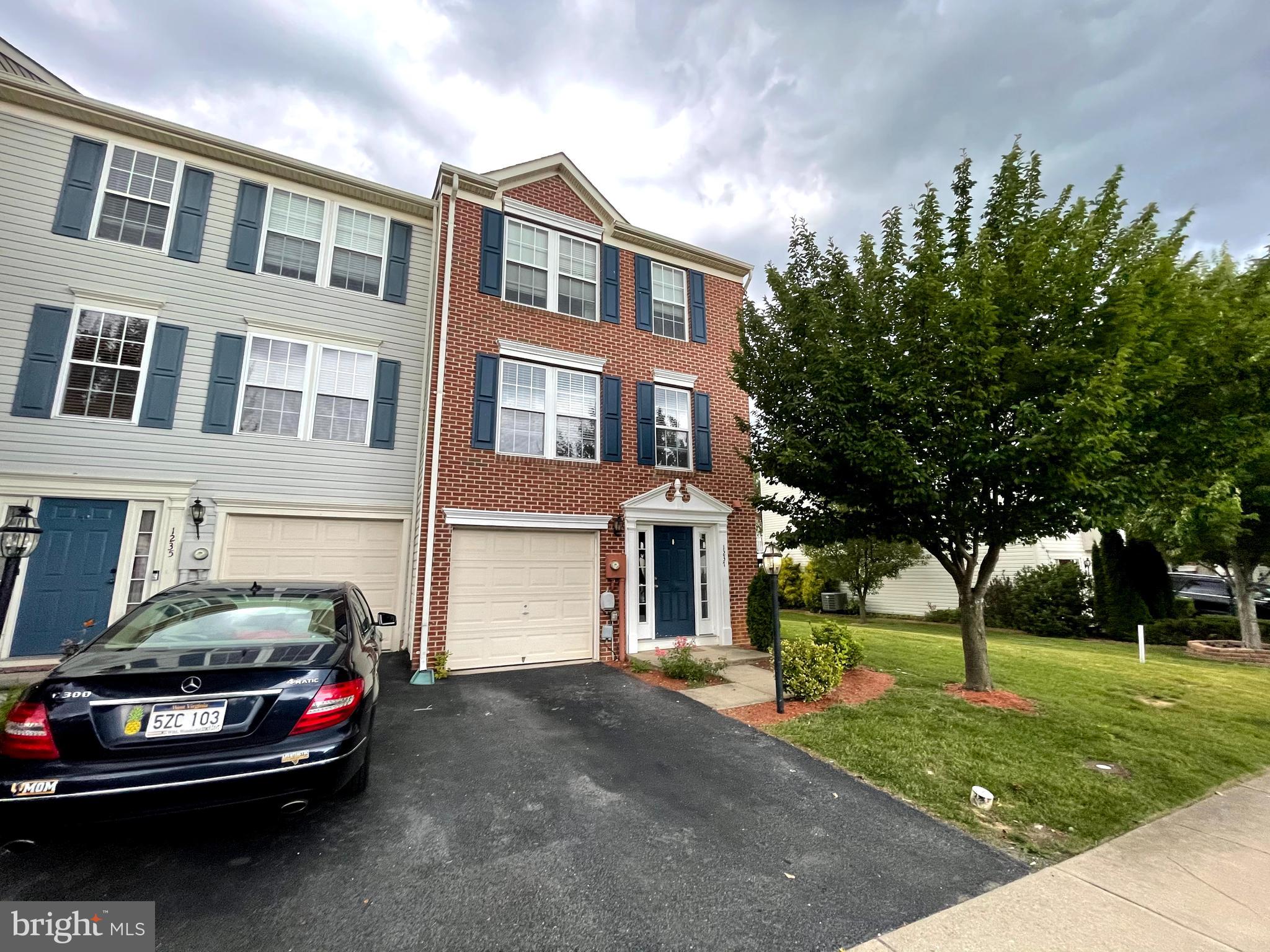 LAKELAND PLACE - Residential