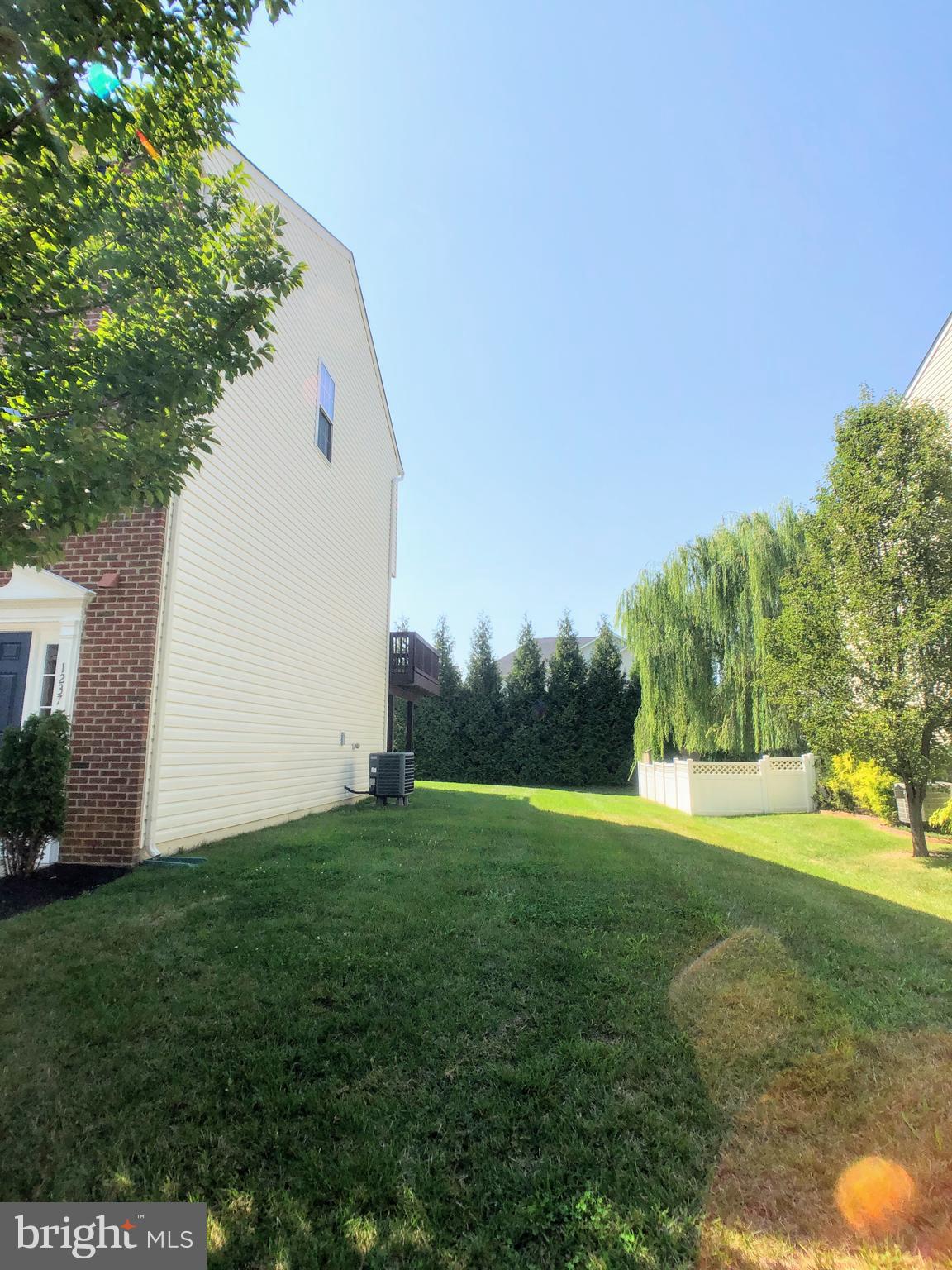 LAKELAND PLACE - Residential