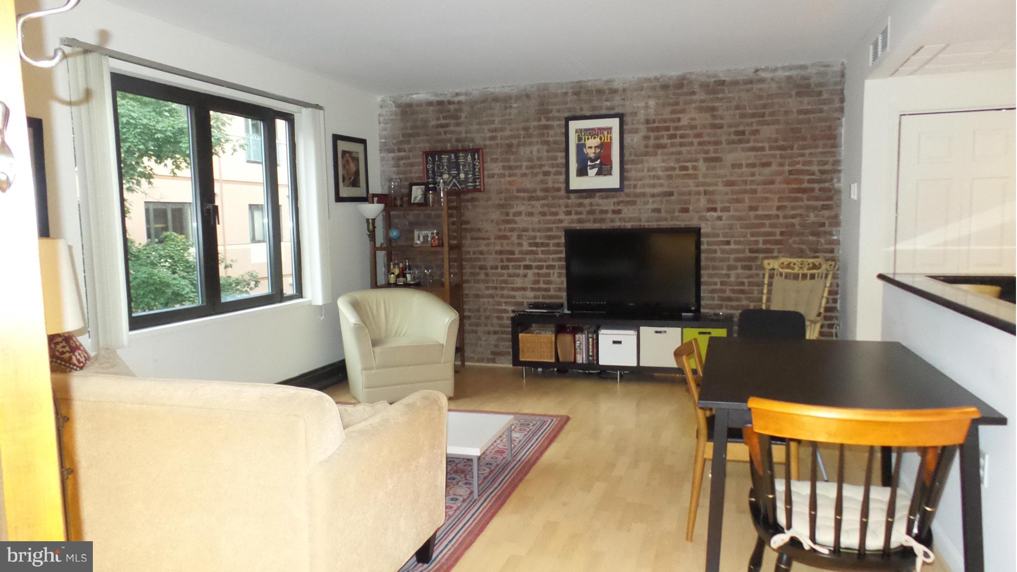 HENDERSON'S WHARF - Residential