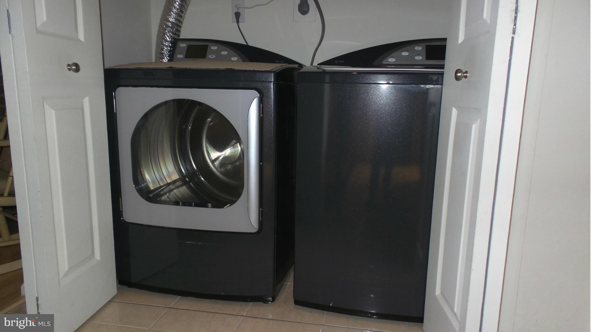 HENDERSON'S WHARF - Residential