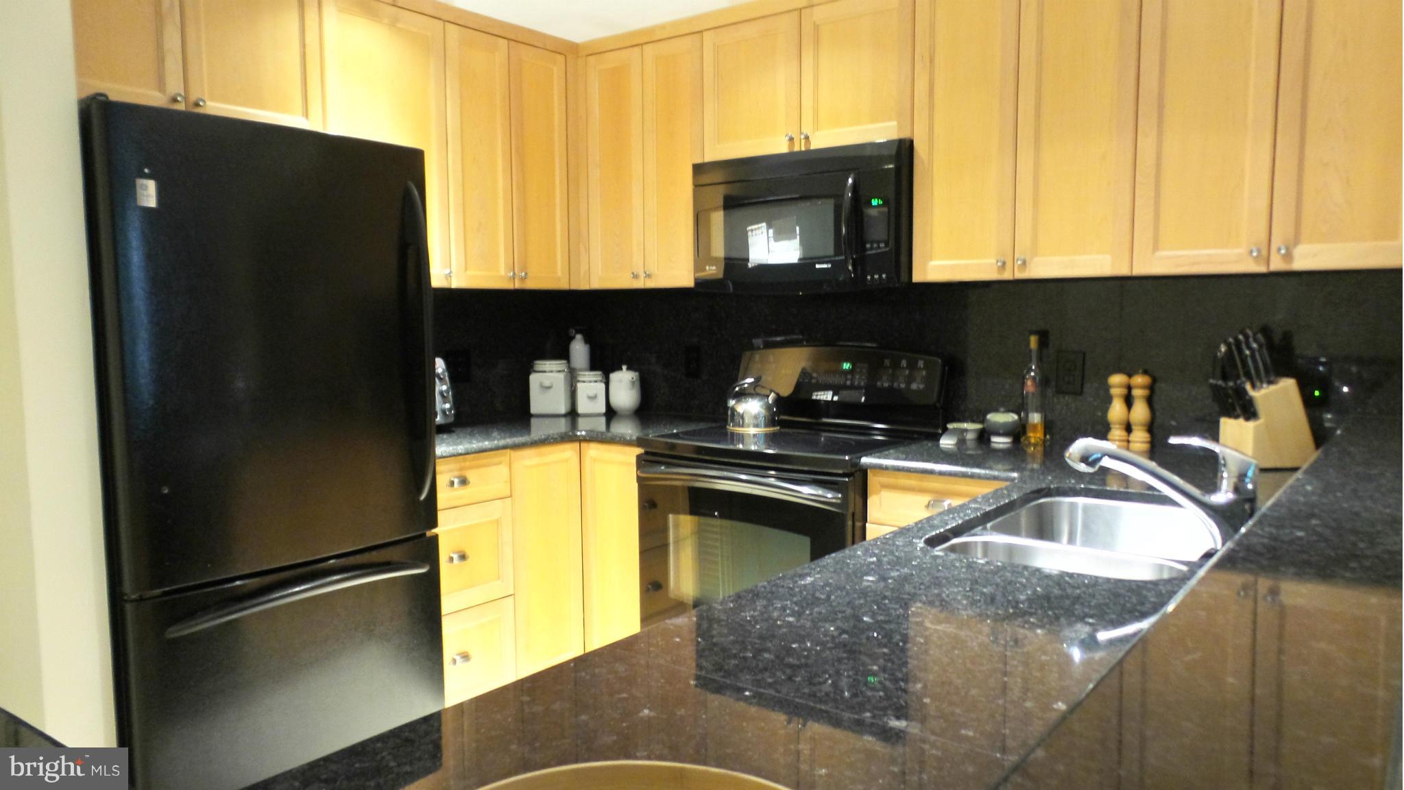 HENDERSON'S WHARF - Residential