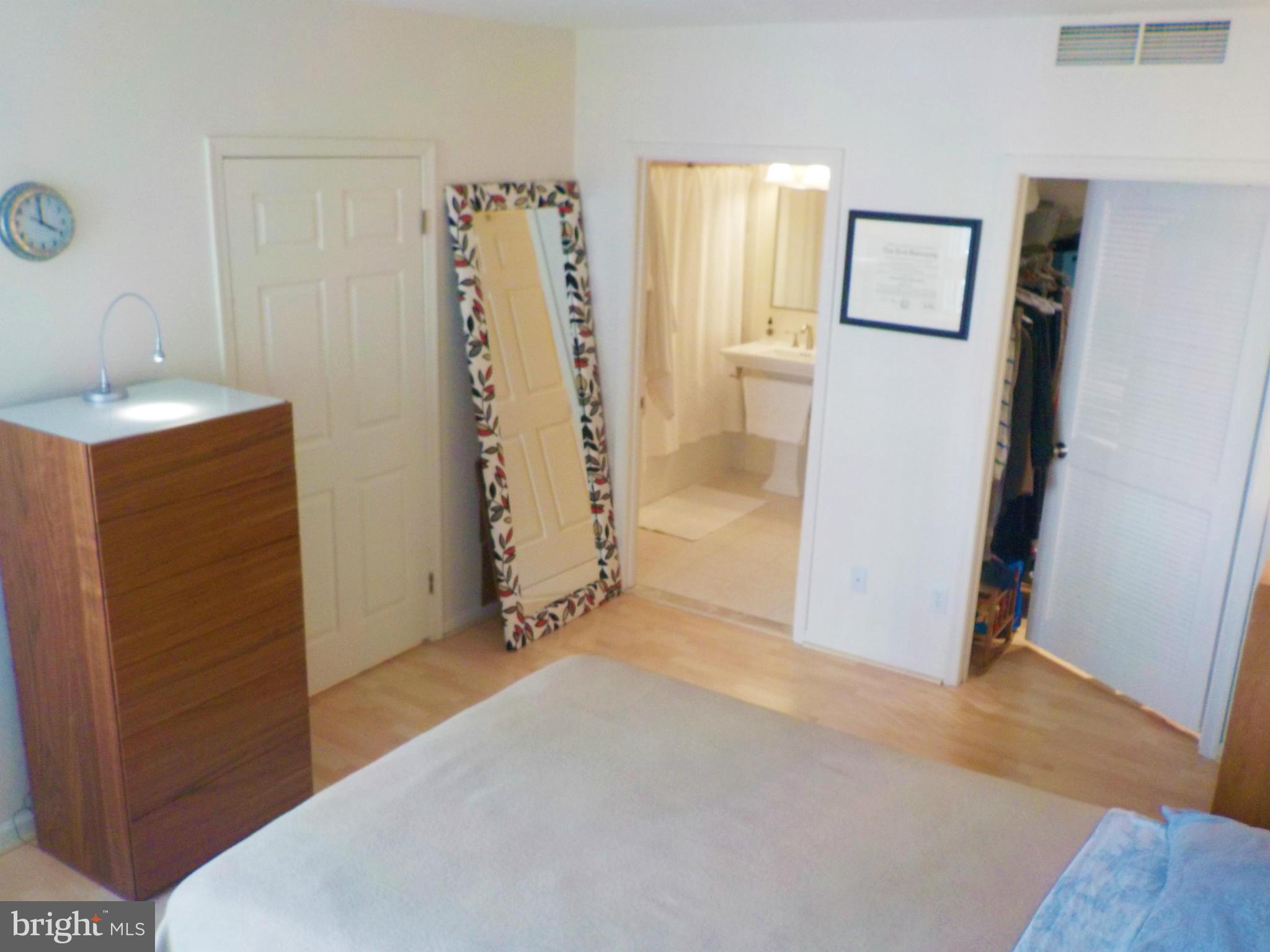 HENDERSON'S WHARF - Residential