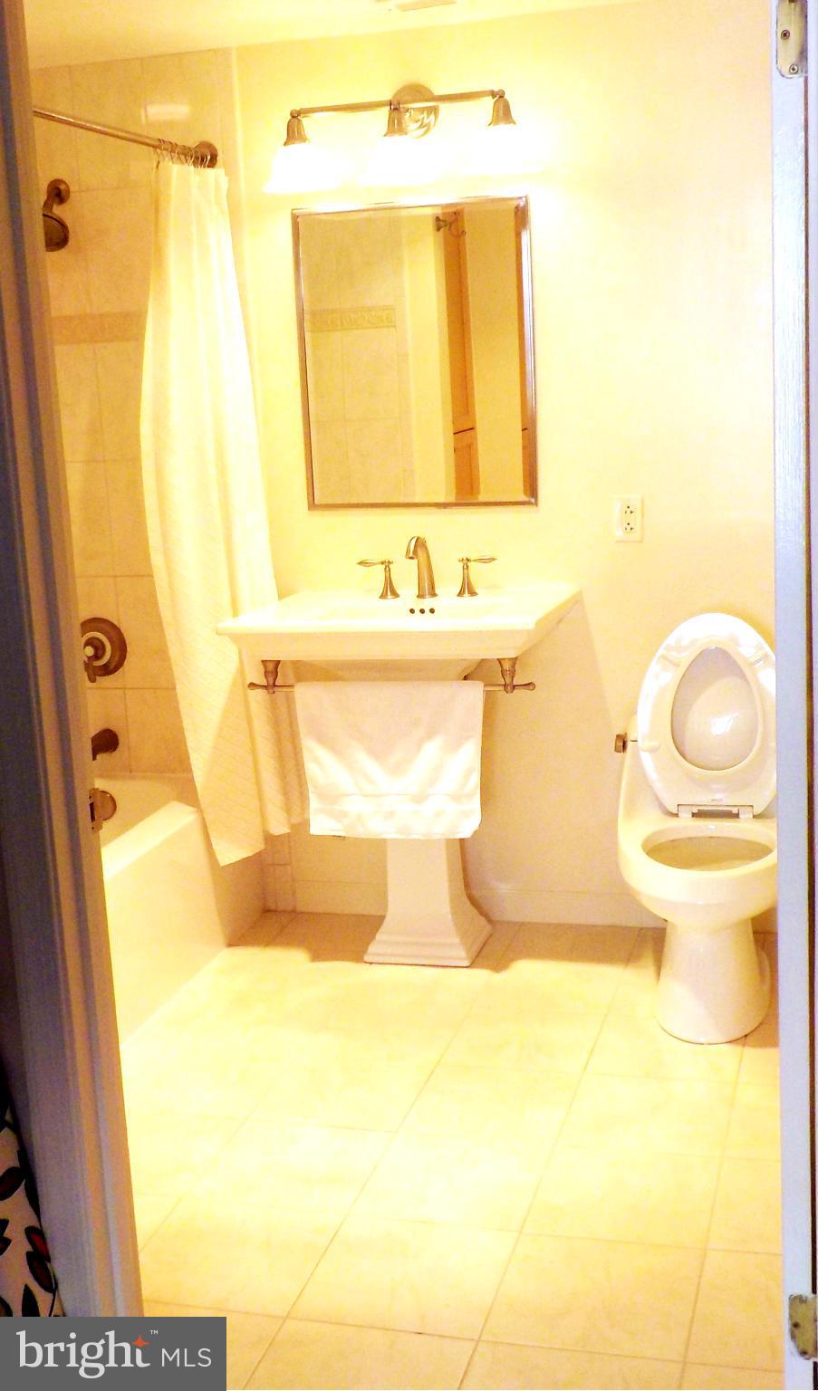 HENDERSON'S WHARF - Residential