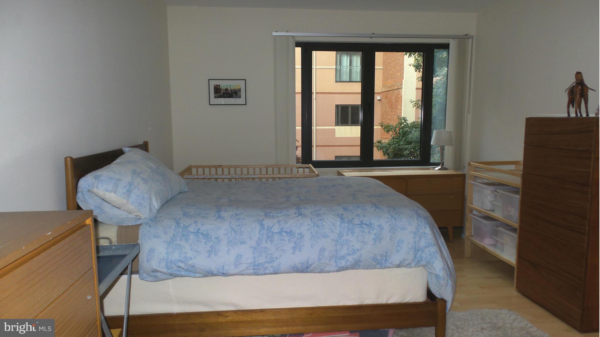 HENDERSON'S WHARF - Residential