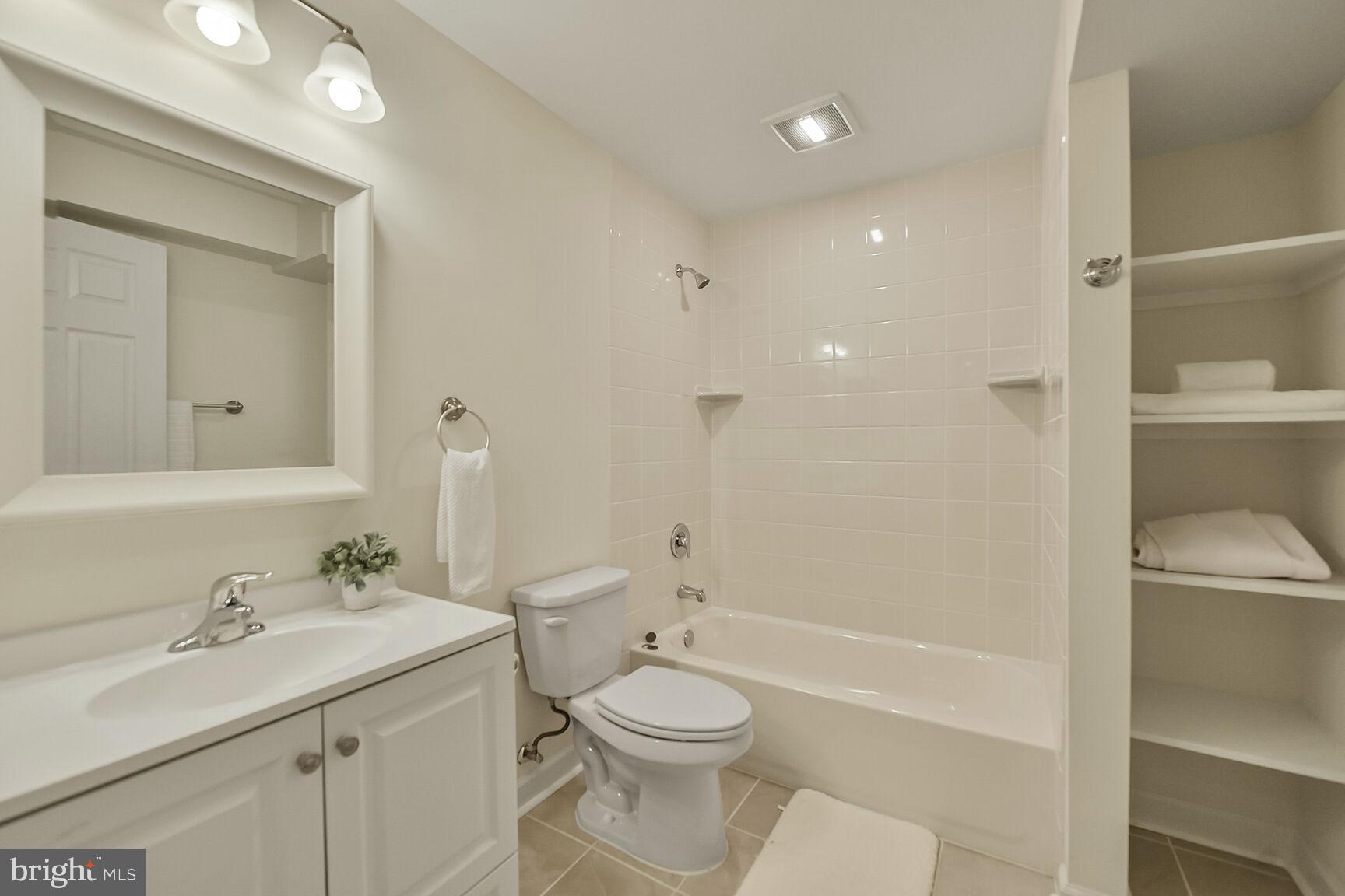 WILLOWS OF POTOMAC - Residential