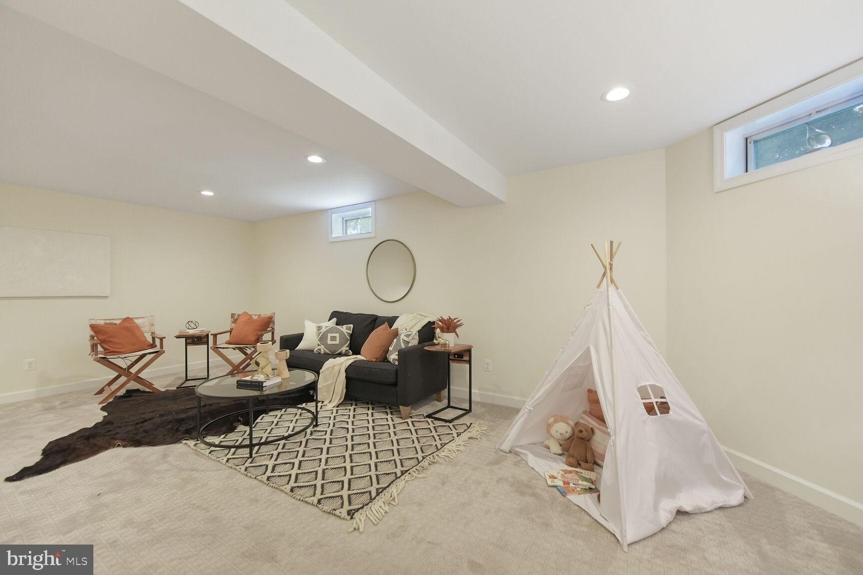 WILLOWS OF POTOMAC - Residential