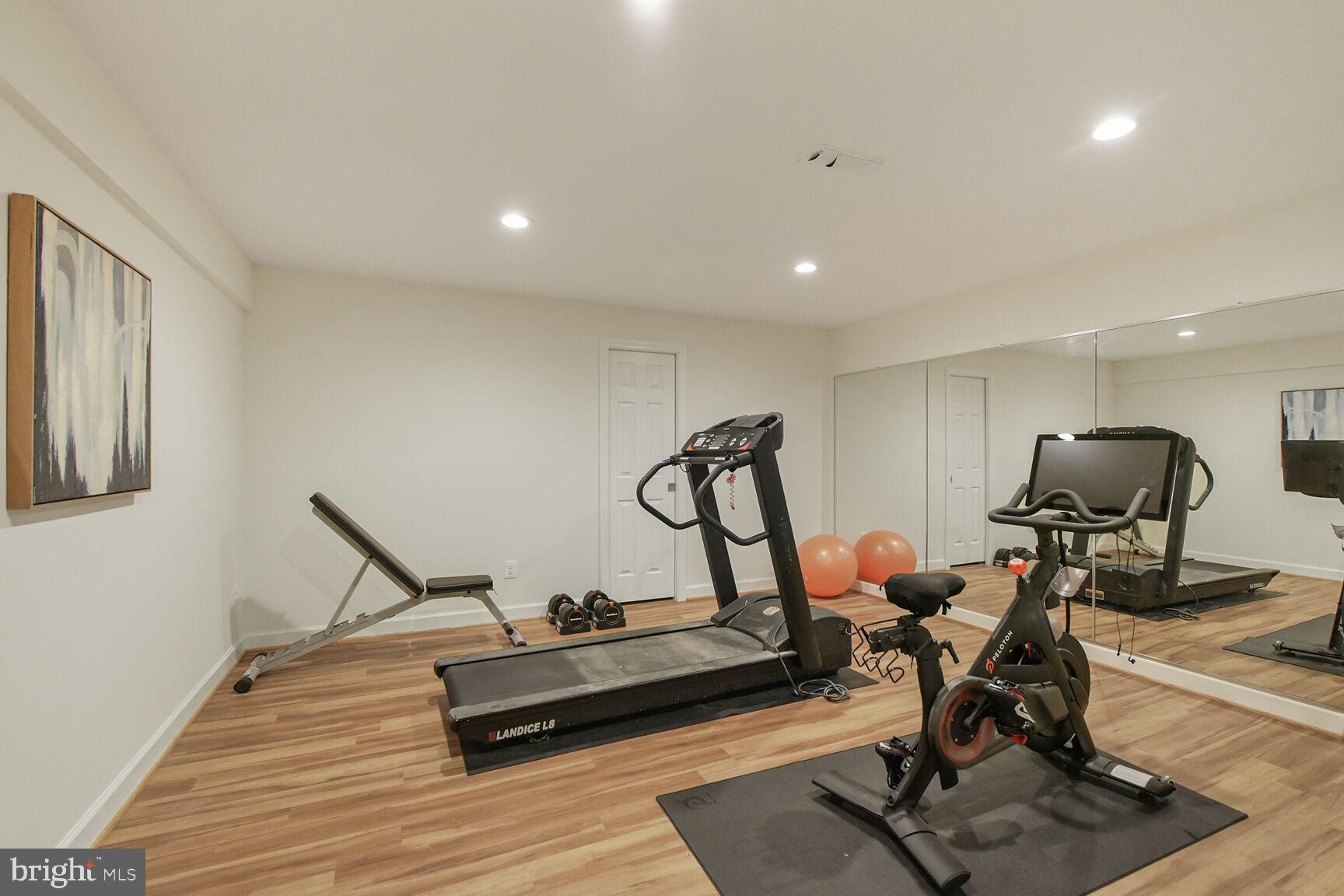 WILLOWS OF POTOMAC - Residential