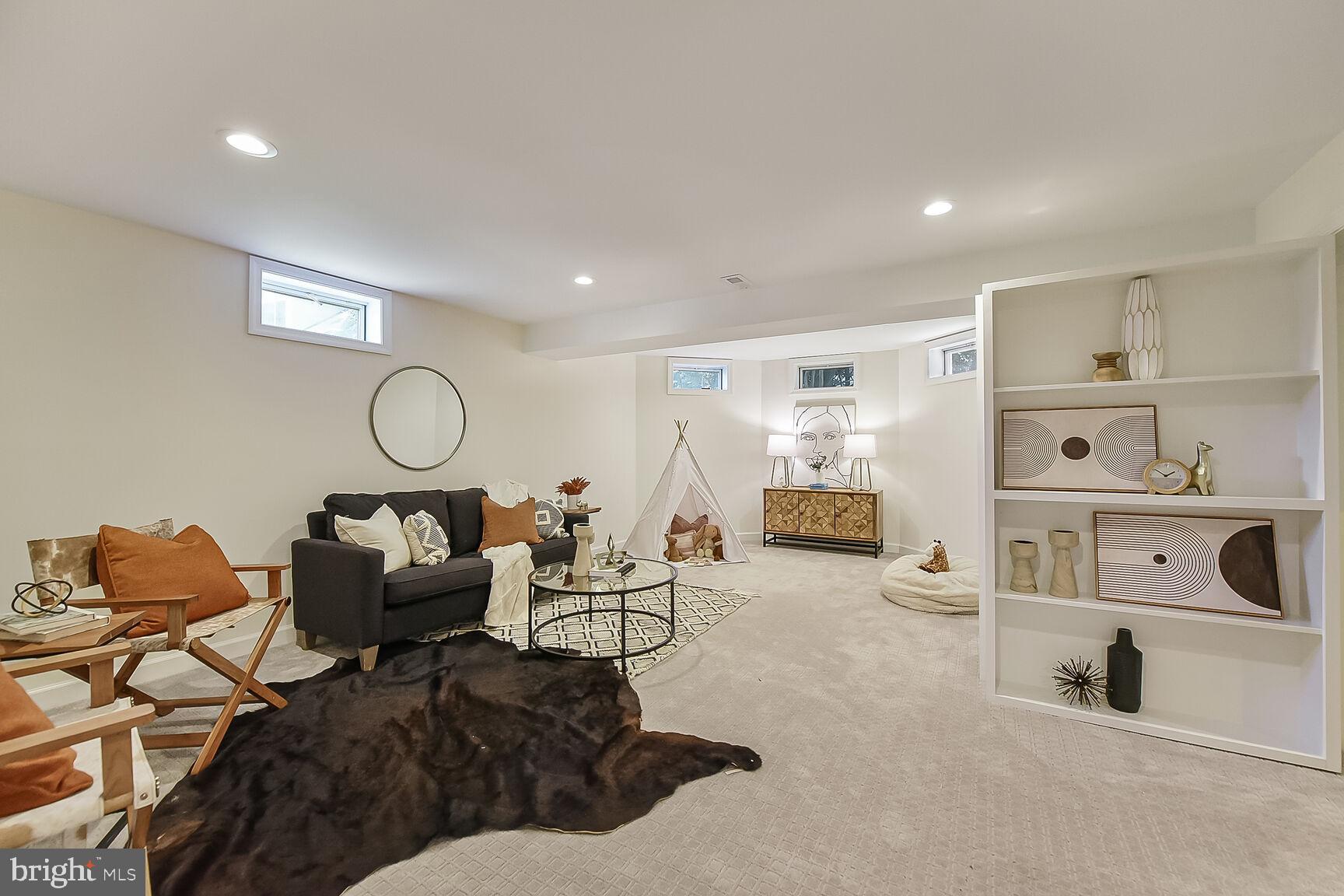 WILLOWS OF POTOMAC - Residential