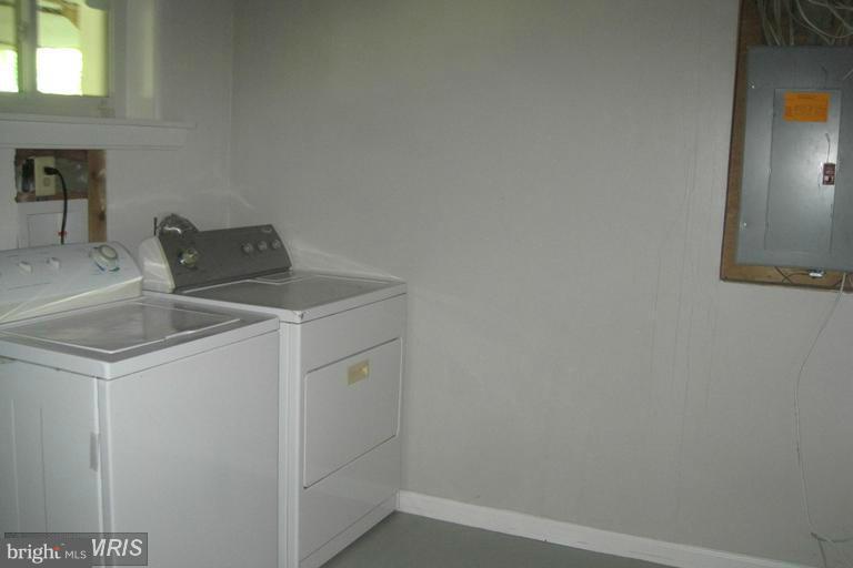 DALE CITY - Residential Lease