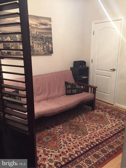 POTOMAC POINTE CONDOMINI - Residential Lease