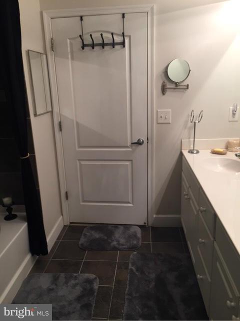 POTOMAC POINTE CONDOMINI - Residential Lease