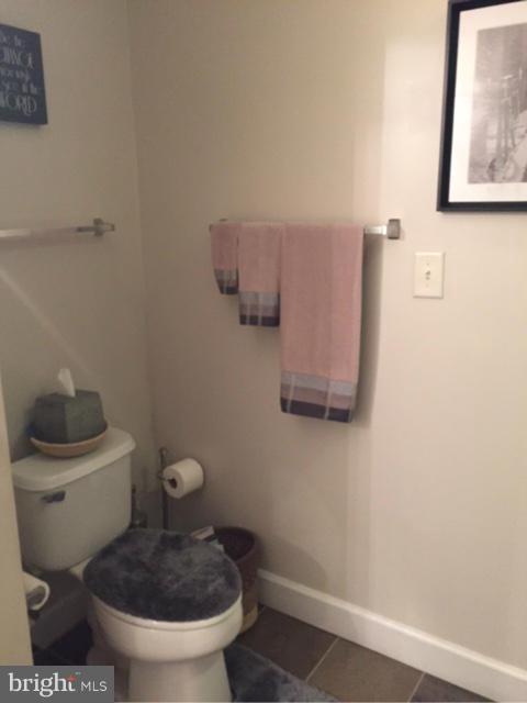 POTOMAC POINTE CONDOMINI - Residential Lease